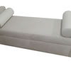 Čalouněná lavice před postel je potažená micro-plyšovou látkou Sirap.
