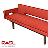 Tato lavice byla vyrobena na míru podle požadavků našeho zákazníka. Lavice byla potažena červenou textilií olemovanou černě.
