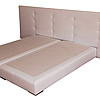 Čalouněná postel bez matrací vyrobená na míru podle přání zákazníka.