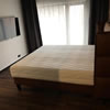 Luxusní postel v RASL House, apartmán č. 1.