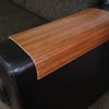 Dřevěné podložky jsou vyráběny v různých odstínech, aby ladily s ostatním nábytkem v interiéru.