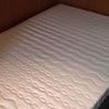 Výroba nové matrace na stávající postel do dětského pokoje. Matraci jsme na přání zákazníka vyrobili ve střední tvrdosti a opatřili snímacím pratelným potahem.